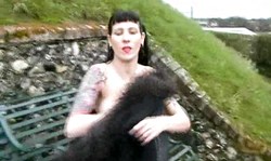 UK Flashers goddess stimulates her crack in public place