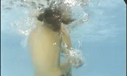 Impressive underwater dance of the sexiest leggy babes