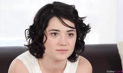 Kinky young bitch is sucking a dick at the hardcore casting