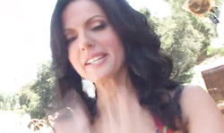 Adorable sex angel Catalina Cruz shows off her naked bottom