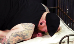 Golden babe Jeze Belle is enjoying hardcore bondage