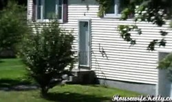 Good-looking blonde housewife orally pleased her neighbor