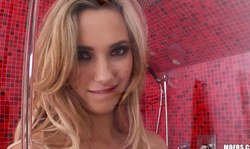 Astonishing blonde babe Sophia Knight dances naked in the shower